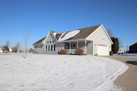 n916 Pebble Ridge Road, Greenville, WI 54942