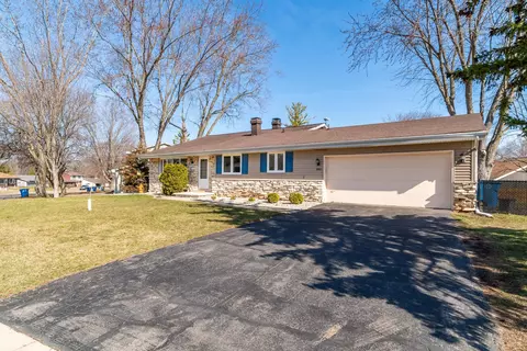 1860 Arlington Dr, Oshkosh, WI 54904