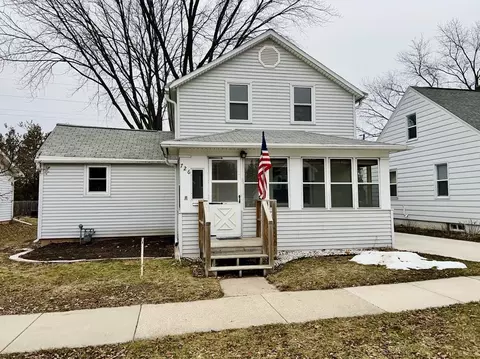 726 Oak St, De Pere, WI 54115