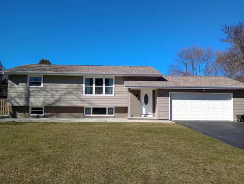 862 Woodfield Rd, Neenah, WI 54956