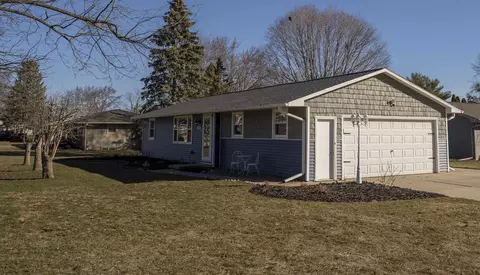 1104 Anchor Dr, Green Bay, WI 54303