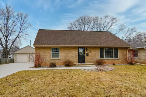 723 Bomier St, De Pere, WI 54115