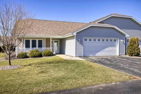 360 Wyldewood Dr, Oshkosh, WI 54904