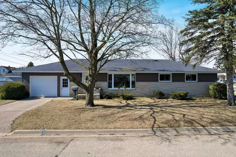 1311 21st St, Menominee, MI 49858