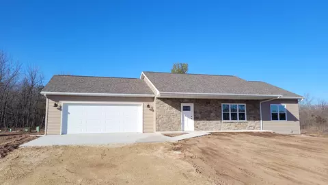 615 E Douglas St, New London, WI 54961