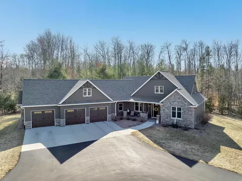 5960 Timber Haven Dr, Little Suamico, WI 54141