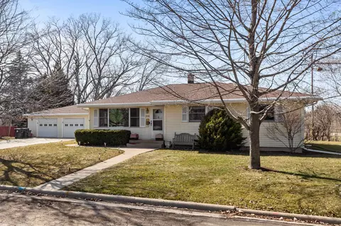 1015 Bridgewood Dr, Neenah, WI 54956