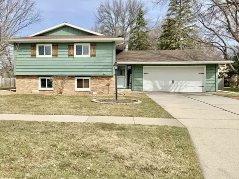 795 Meadowbrook Ln, Fond Du Lac, WI 54935
