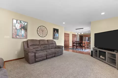 750 E Scott St, Omro, WI 54963 photo 5