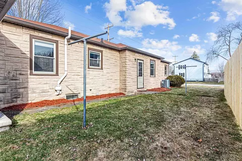 Exterior - 2100 S Jackson St, Appleton, WI 54915 photo 3 of 4