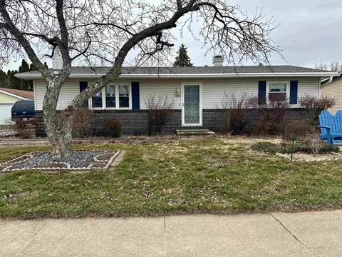 2320 Allerton Dr, Oshkosh, WI 54904