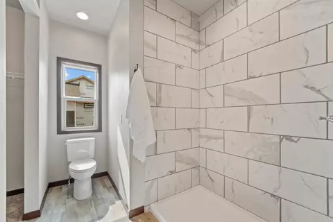 Bath - 3800 Teton Ln, Appleton, WI 54913 photo 2 of 3