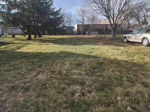 Chute Street, Menasha, WI 54952