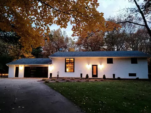 1946 Hawthorne Heights Dr, De Pere, WI 54115