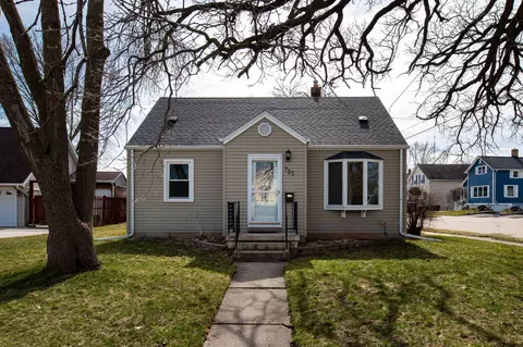 751 W 4th Ave, Oshkosh, WI 54904