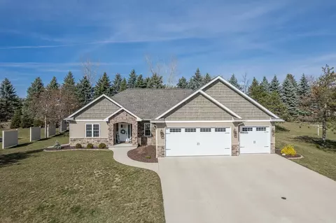 431 N Pine Grove Ln, Hortonville, WI 54944