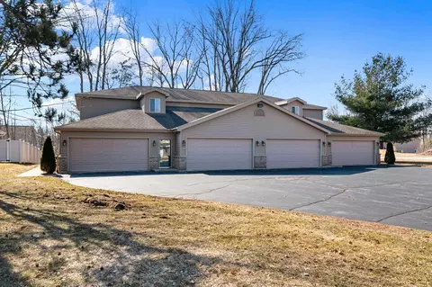 1497 Snow Shoe Trl, Suamico, WI 54173