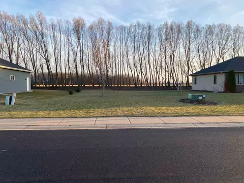 278 Royal St Pats Dr #42, Wrightstown, WI 54180