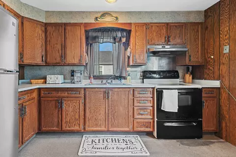 Kitchen - 1006 W Lorain St, Appleton, WI 54914 photo 3 of 3