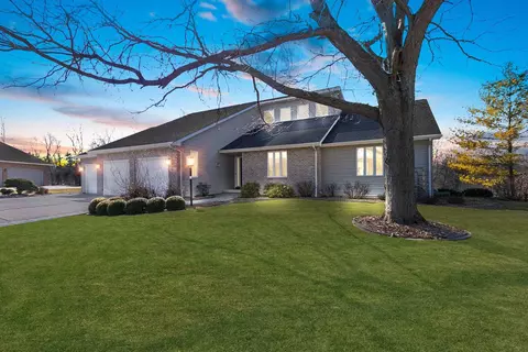 118 Ombre Rose Dr, Combined Locks, WI 54113