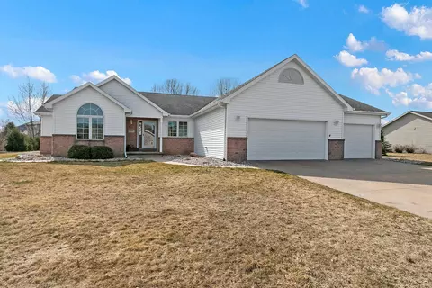 1467 Whitetail Dr, Neenah, WI 54956
