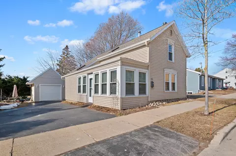 215 S 4th Ave, Sturgeon Bay, WI 54235