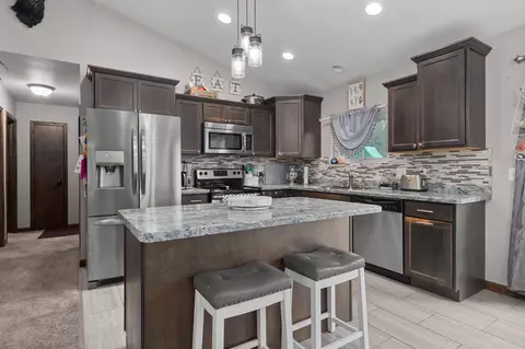 807 E Harding Dr, Appleton, WI 54915 photo 4