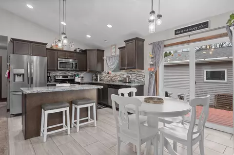 807 E Harding Dr, Appleton, WI 54915 photo 3