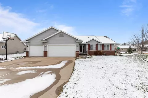 2519 Grassy Ln, Neenah, WI 54956