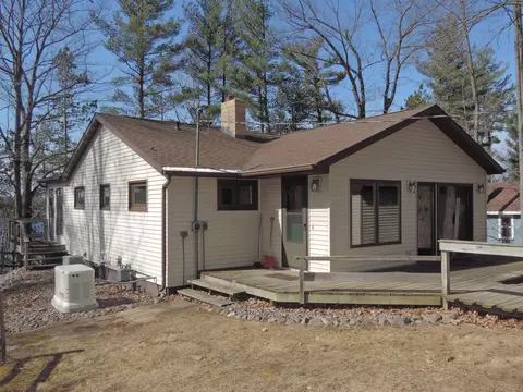 12041 Lakeside Dr, Suring, WI 54174