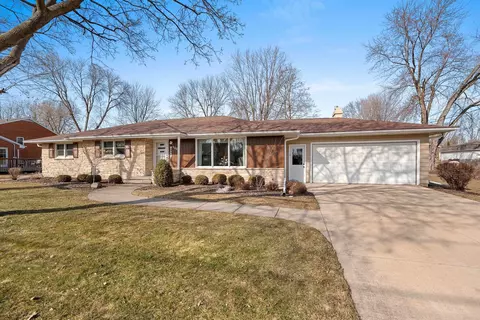 1302 E Lincoln Ave, Little Chute, WI 54140