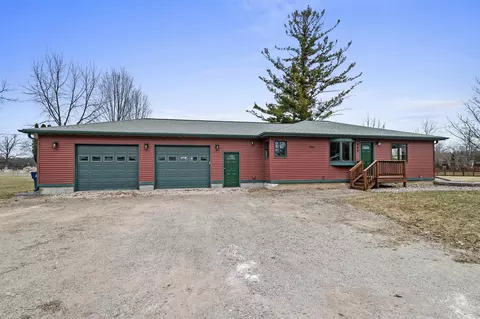231 Chicago St, Pulaski, WI 54162