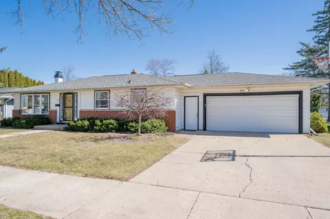 375 N Roger St, Kimberly, WI 54136