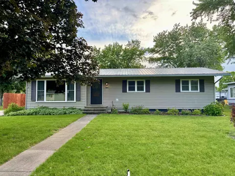1411 S 16th St, Prairie Du Chien, WI 53821