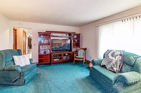 Living - 3019 N Abendroth St, Appleton, WI 54914 photo 6 of 6
