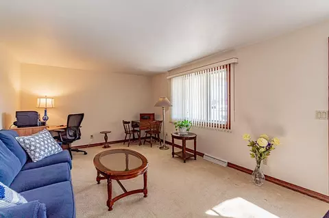 Living - 3019 N Abendroth St, Appleton, WI 54914 photo 2 of 6