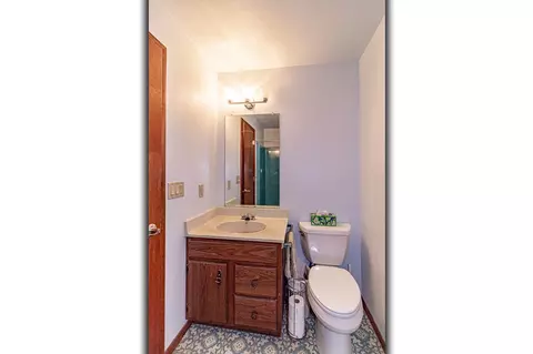 Bath - 3019 N Abendroth St, Appleton, WI 54914 photo 5 of 7