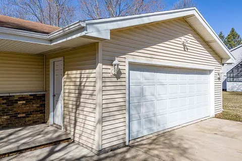 Exterior - 3019 N Abendroth St, Appleton, WI 54914 photo 4 of 12