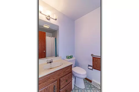 Bath - 3019 N Abendroth St, Appleton, WI 54914 photo 6 of 7