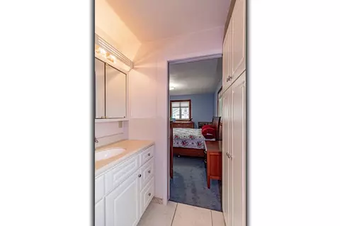 Bath - 3019 N Abendroth St, Appleton, WI 54914 photo 4 of 7