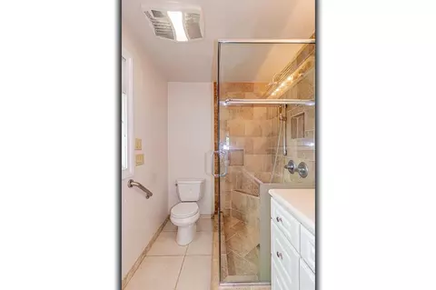 Bath - 3019 N Abendroth St, Appleton, WI 54914 photo 1 of 7
