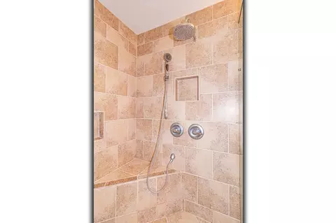 Bath - 3019 N Abendroth St, Appleton, WI 54914 photo 3 of 7