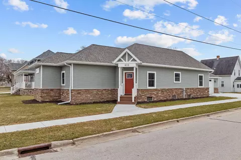 633 W Cedar St, Hilbert, WI 54129