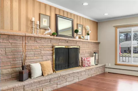 Living - 1100 E Melrose Ave, Appleton, WI 54911 photo 2 of 3