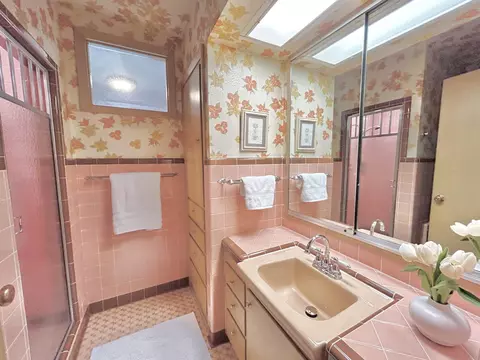Bath - 1100 E Melrose Ave, Appleton, WI 54911 photo 1 of 3
