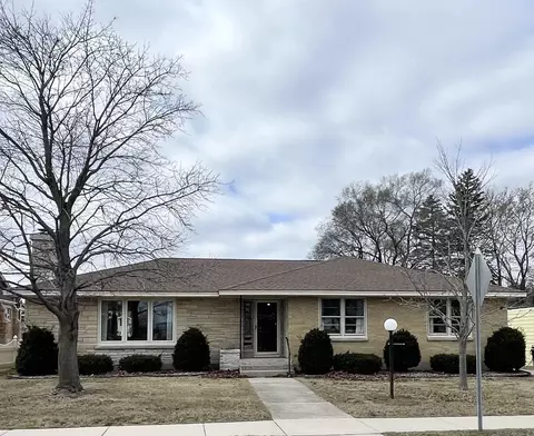 2909 13th St, Menominee, MI 49858