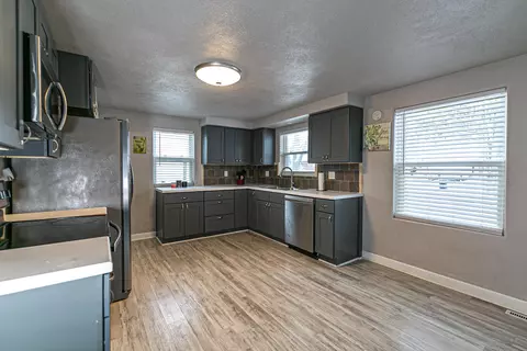 Kitchen - 608 S Lee St, Appleton, WI 54915 photo 4 of 5