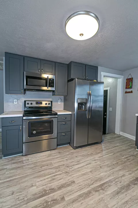 Kitchen - 608 S Lee St, Appleton, WI 54915 photo 3 of 5