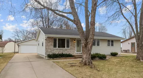 2600 S Eric Dr, Appleton, WI 54915 photo 2