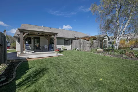 Exterior - 2680 N Millbrook Rd, Appleton, WI 54914 photo 7 of 11